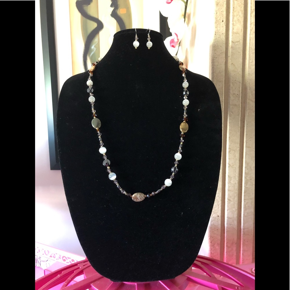 CATS EYE PACKMAN BEADED NECKLACE.